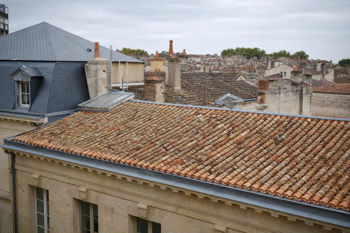 Gouttière à Angoulême : zinguerie, chéneaux et descentes